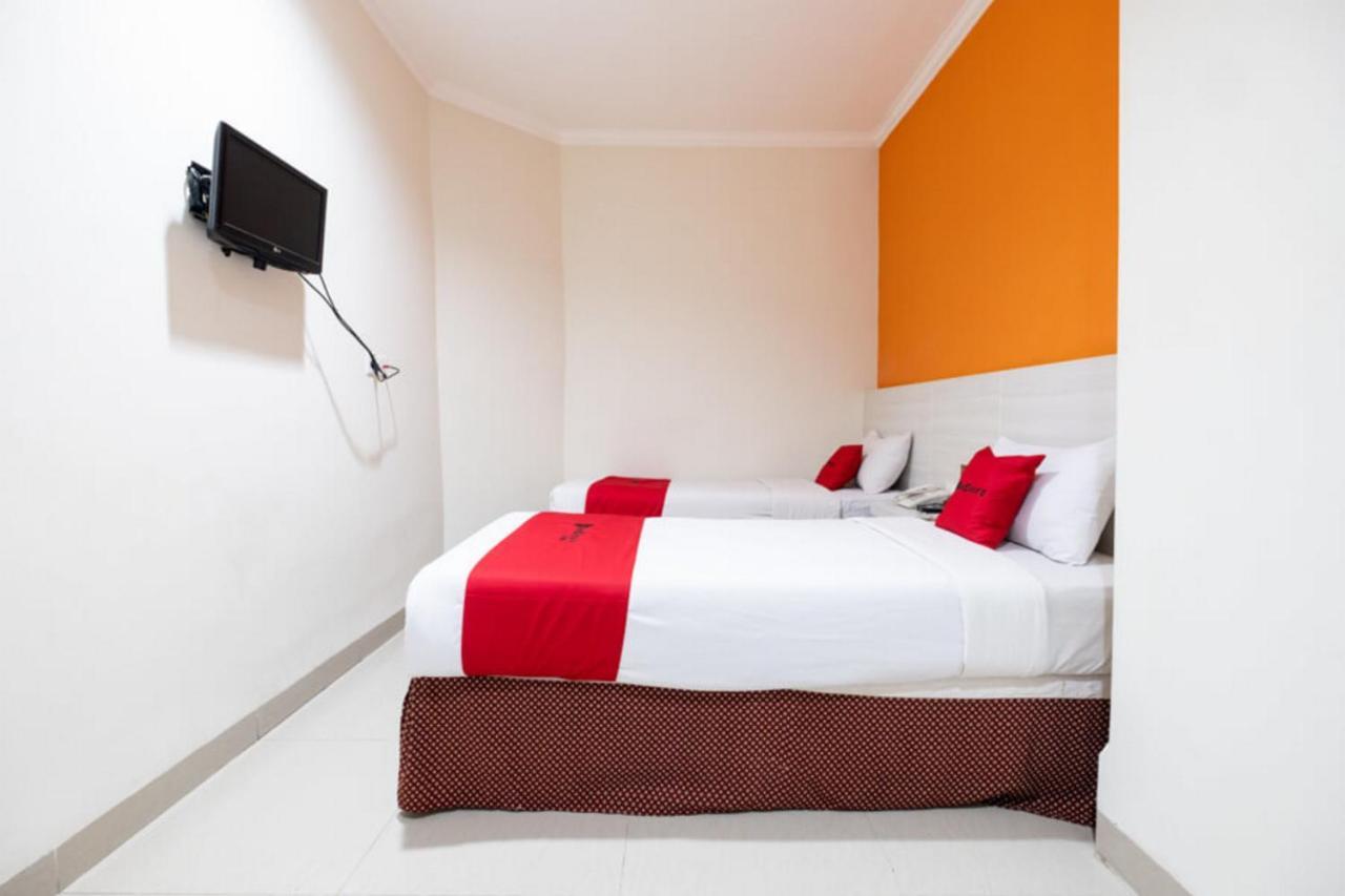 RedDoorz Plus @ Hotel Alden Makassar Eksteriør bilde