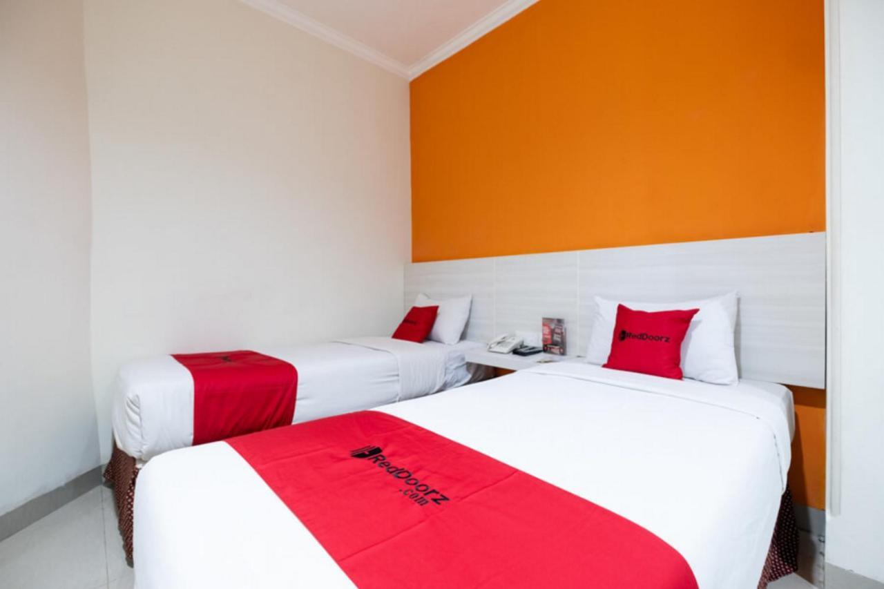 RedDoorz Plus @ Hotel Alden Makassar Eksteriør bilde