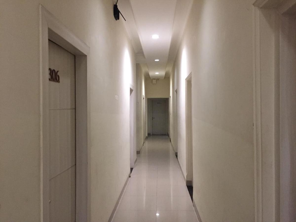 RedDoorz Plus @ Hotel Alden Makassar Eksteriør bilde