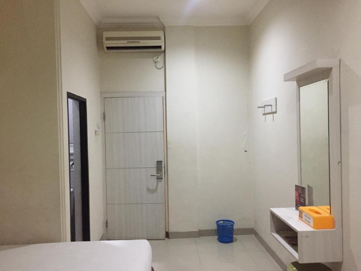 RedDoorz Plus @ Hotel Alden Makassar Eksteriør bilde