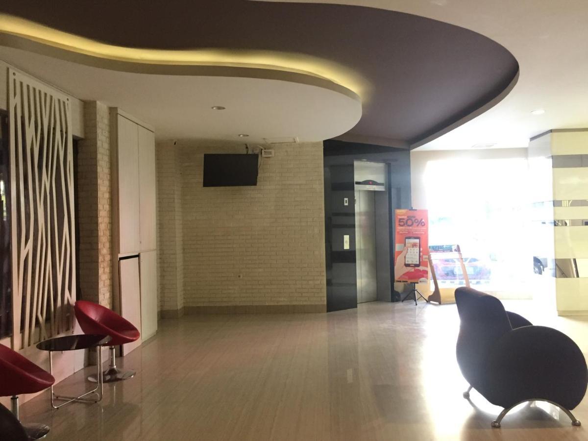 RedDoorz Plus @ Hotel Alden Makassar Eksteriør bilde